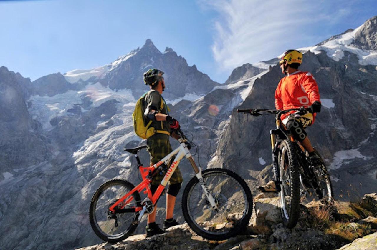 Chalet La Cachette Cyclists & Skiers Le Bourg-dʼOisans Esterno foto