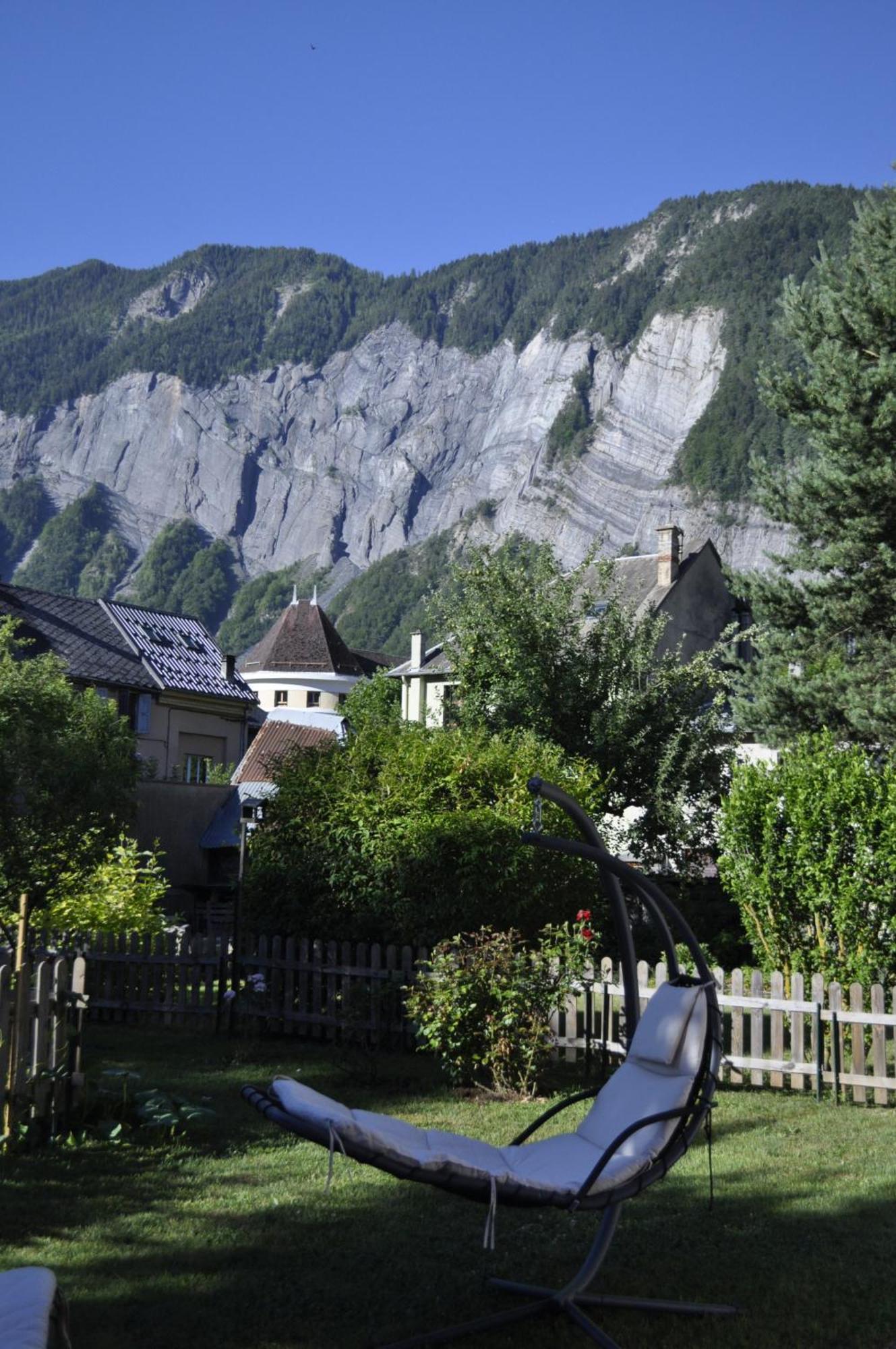 Chalet La Cachette Cyclists & Skiers Le Bourg-dʼOisans Esterno foto