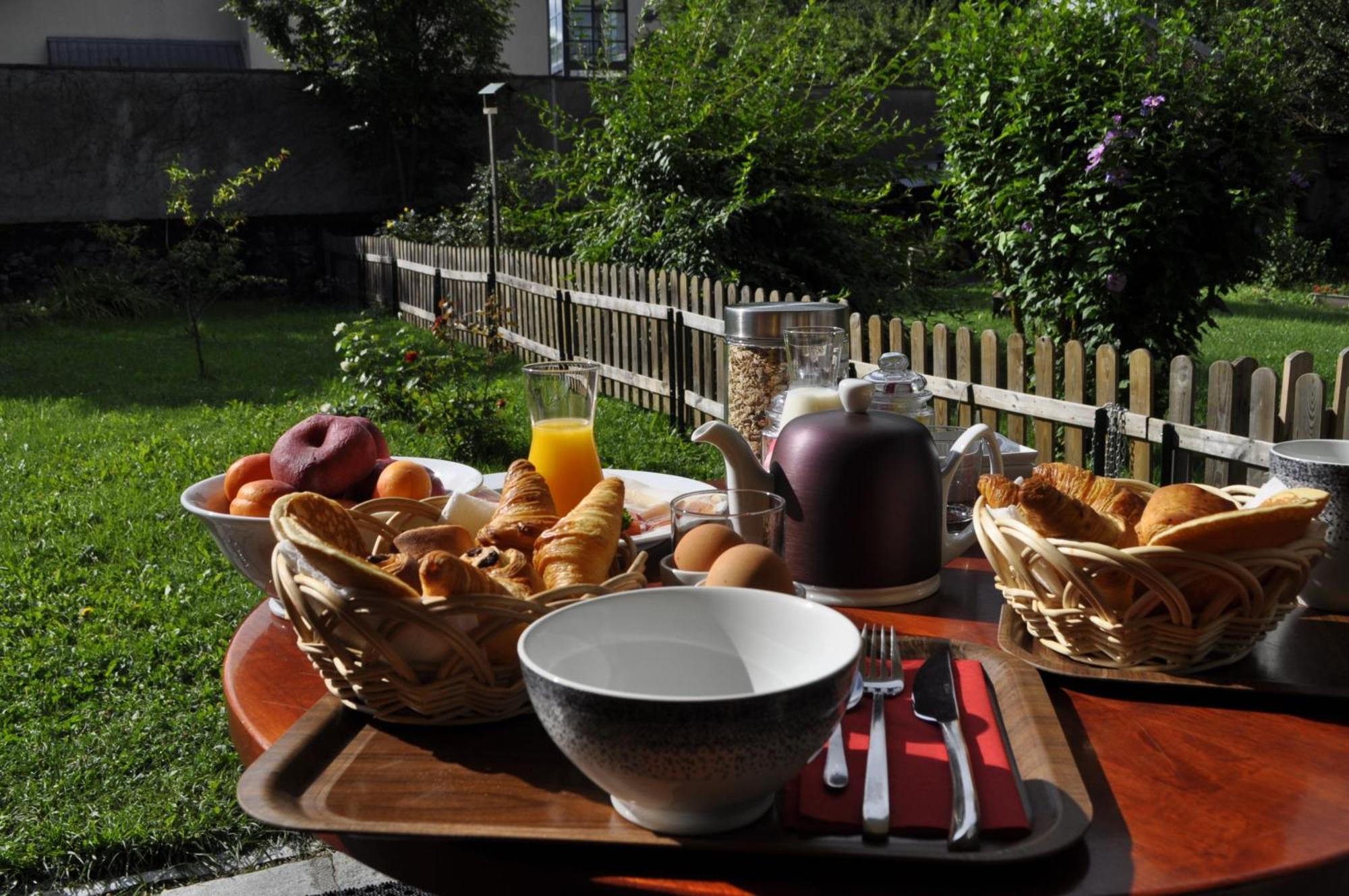 Chalet La Cachette Cyclists & Skiers Le Bourg-dʼOisans Esterno foto