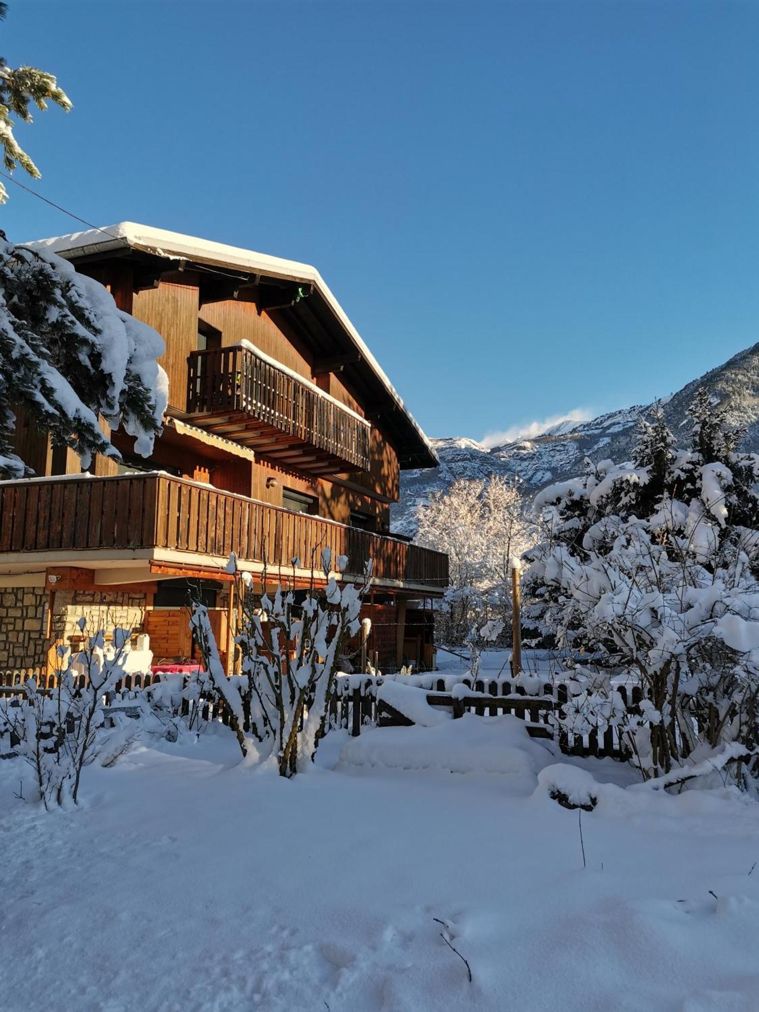 Chalet La Cachette Cyclists & Skiers Le Bourg-dʼOisans Esterno foto
