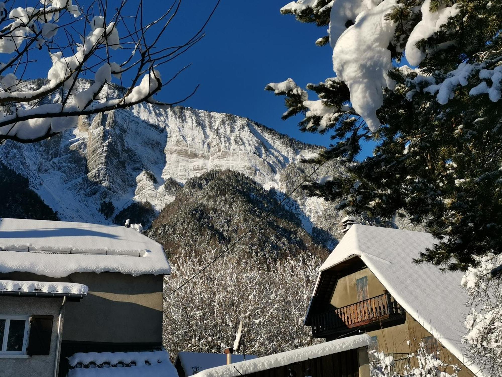 Chalet La Cachette Cyclists & Skiers Le Bourg-dʼOisans Esterno foto